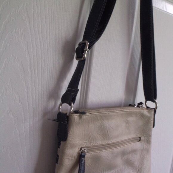 Stone & Co Faux Leather Cross Body Bag PURSE Beige & Navy Blue - Lots of Pockets - Picture 6 of 8